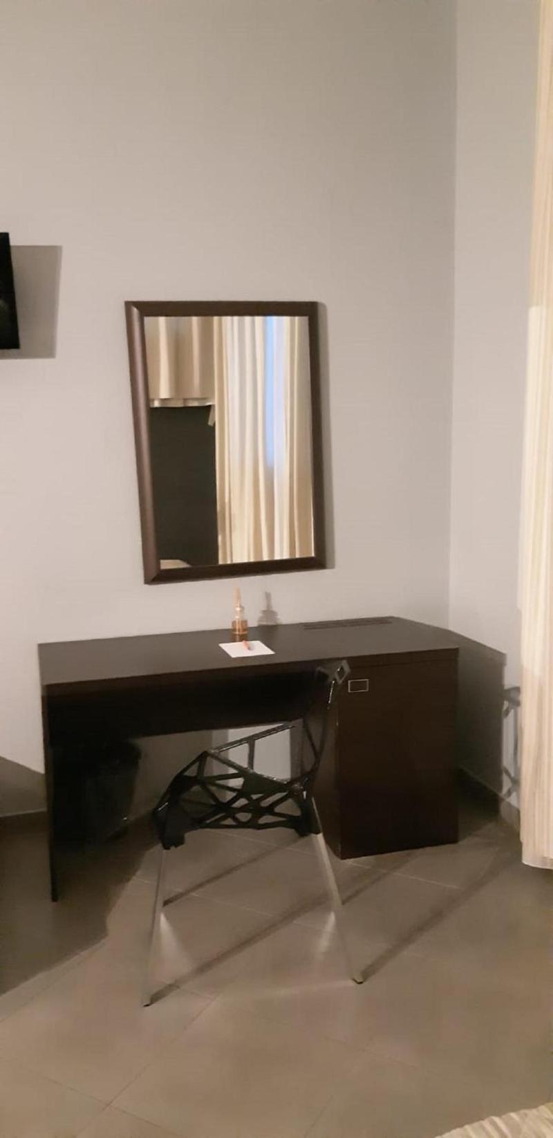 Hotel Saturday image