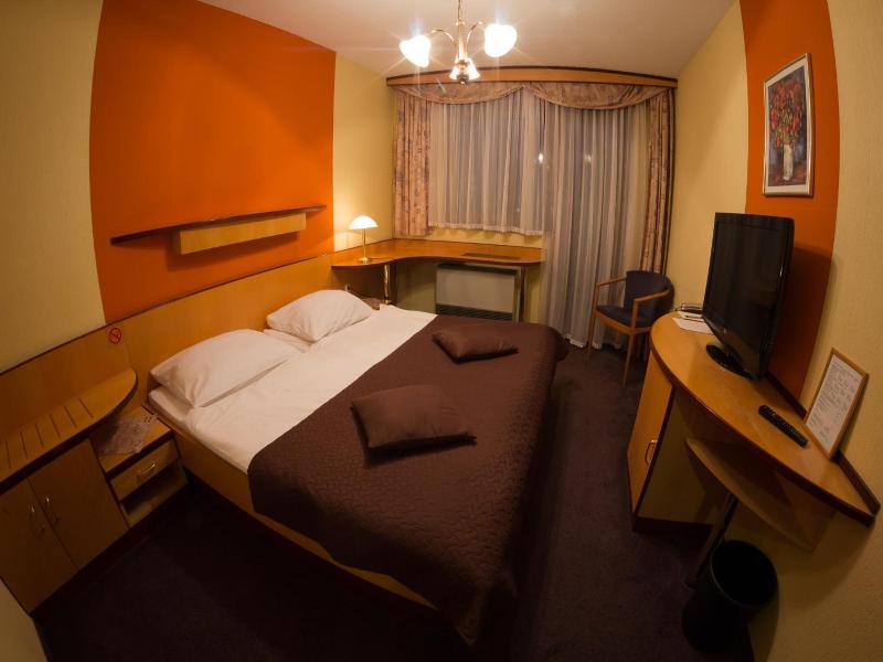 Hotel Krona Domzale image