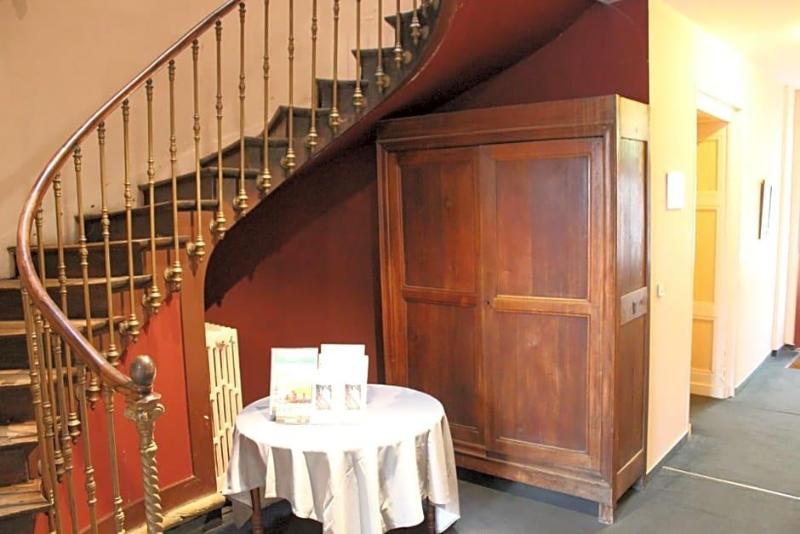 Au Pavillon Du Frene image