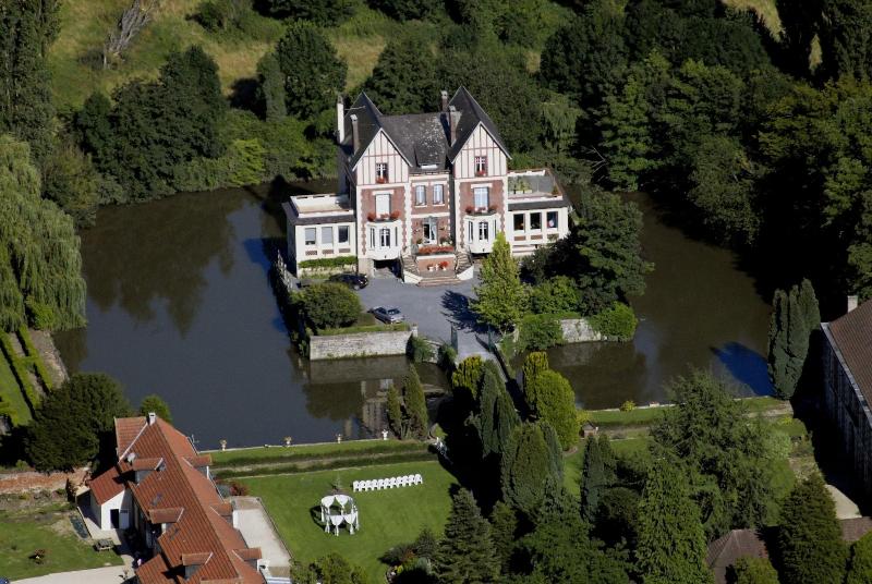 Chateau De Quesmy image