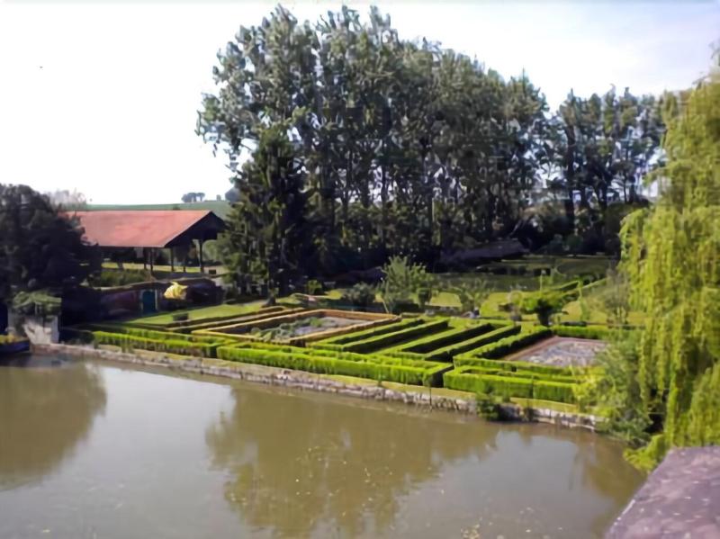 Chateau De Quesmy image