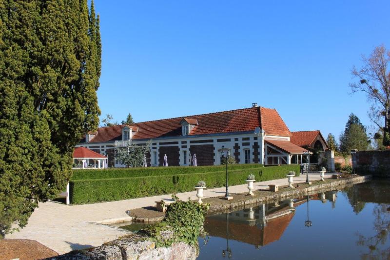 Chateau De Quesmy image
