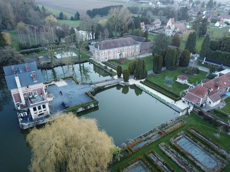 Chateau De Quesmy image