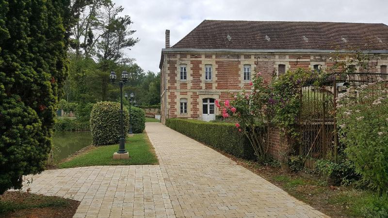 Chateau De Quesmy image