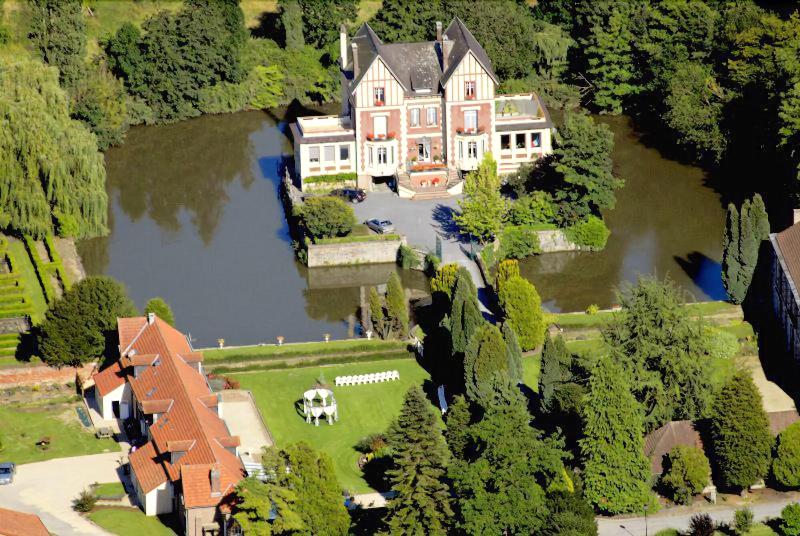 Chateau De Quesmy image
