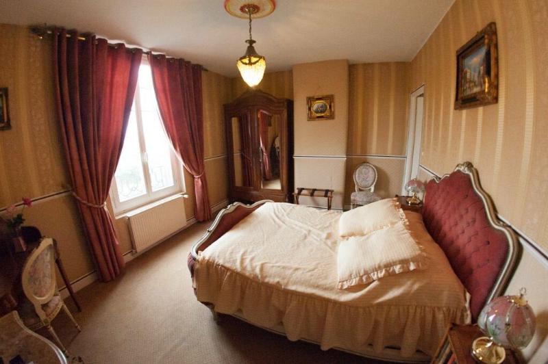 Chateau De Quesmy image