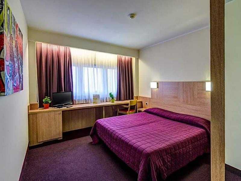 Hotel Capital image