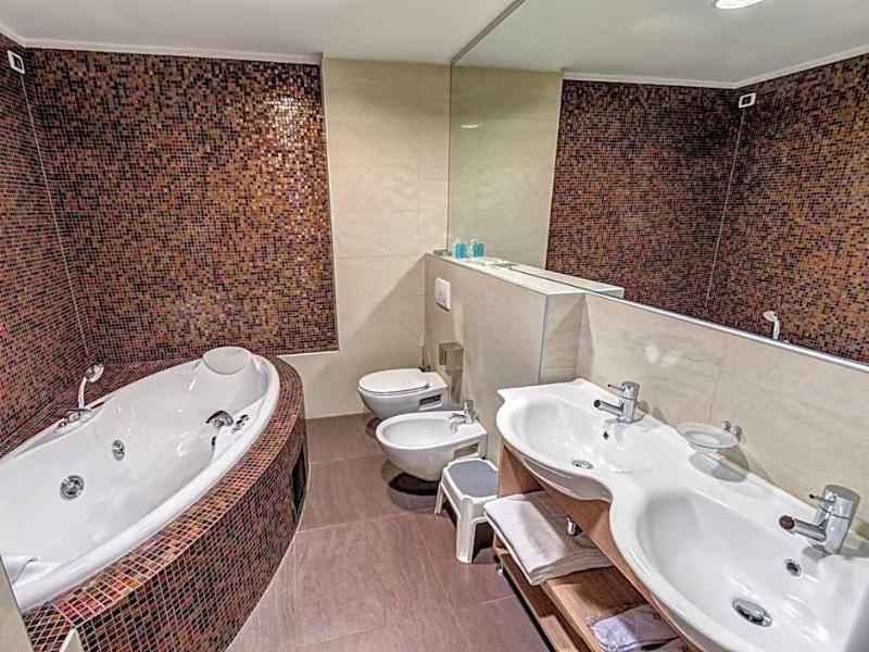 Hotel Capital image
