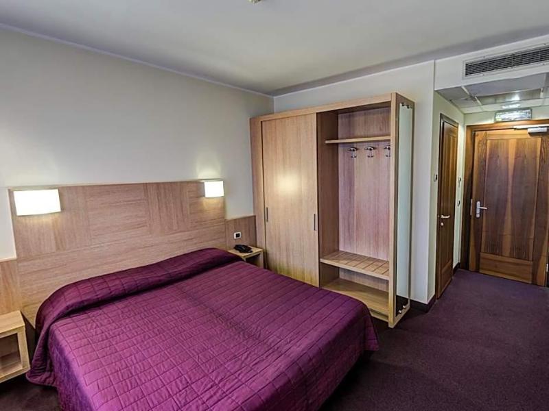 Hotel Capital image