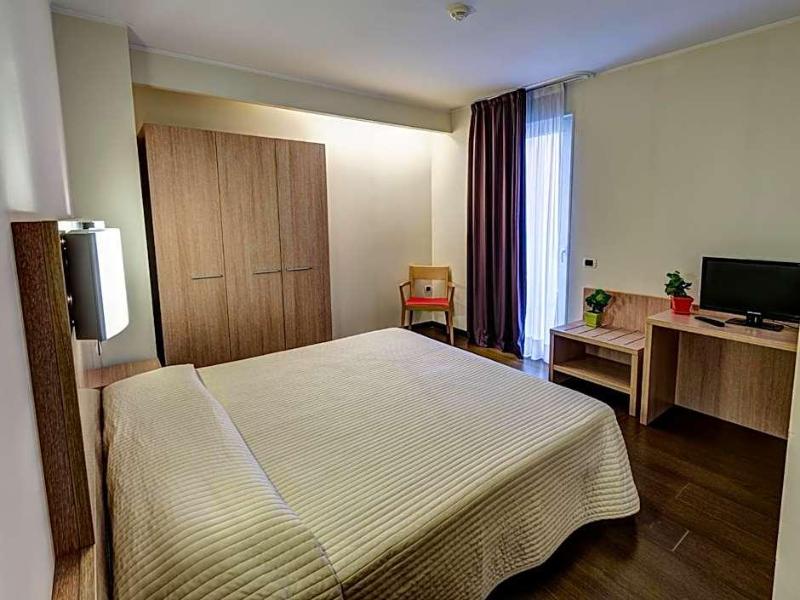 Hotel Capital image