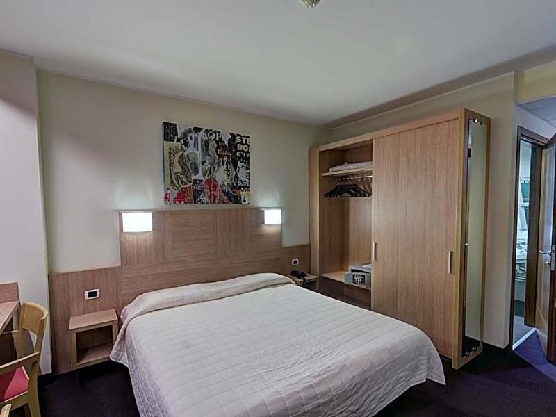 Hotel Capital image