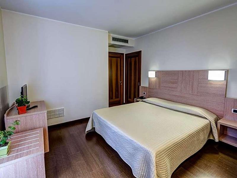 Hotel Capital image