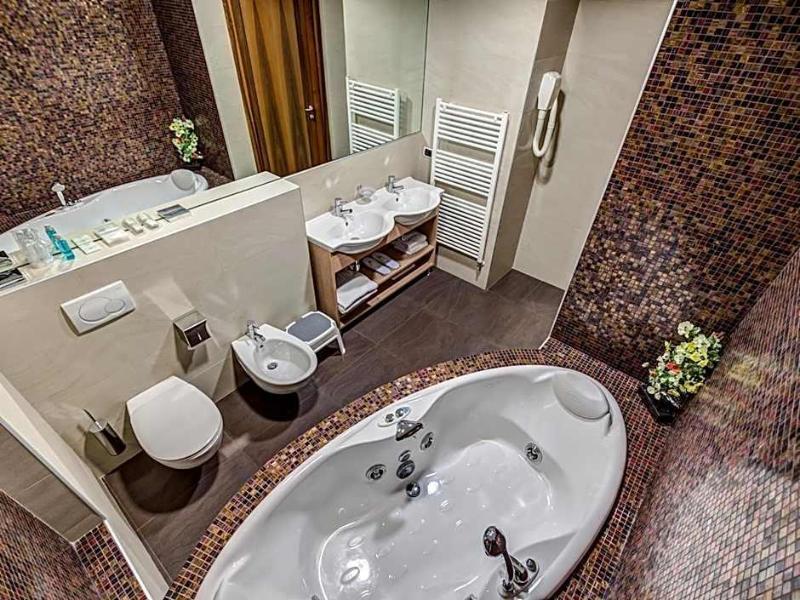 Hotel Capital image