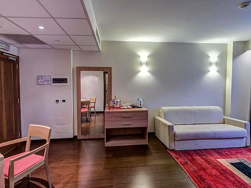 Hotel Capital image