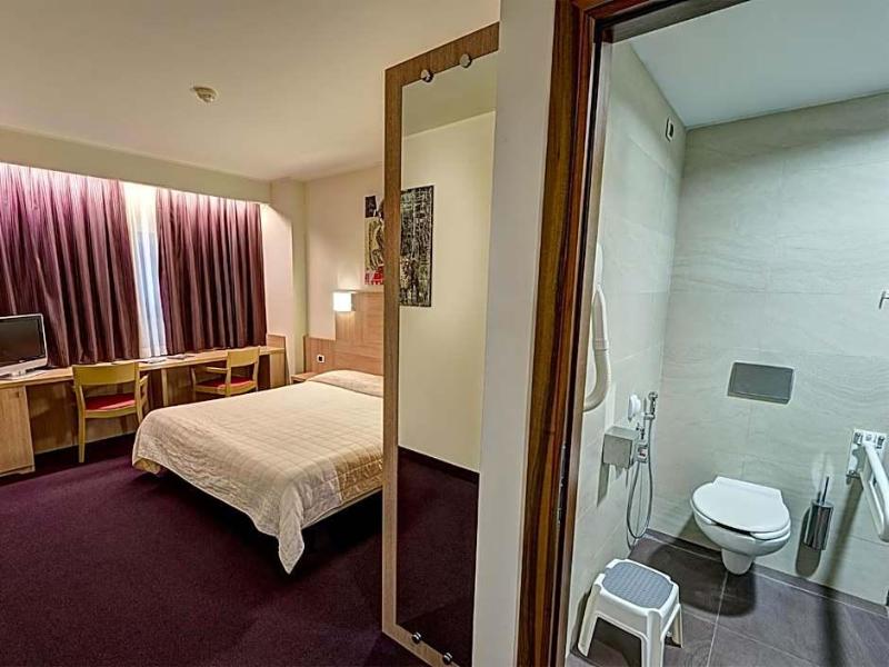Hotel Capital image