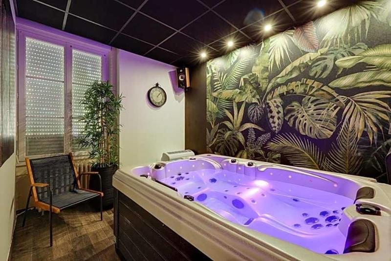 Nouvel Hotel image