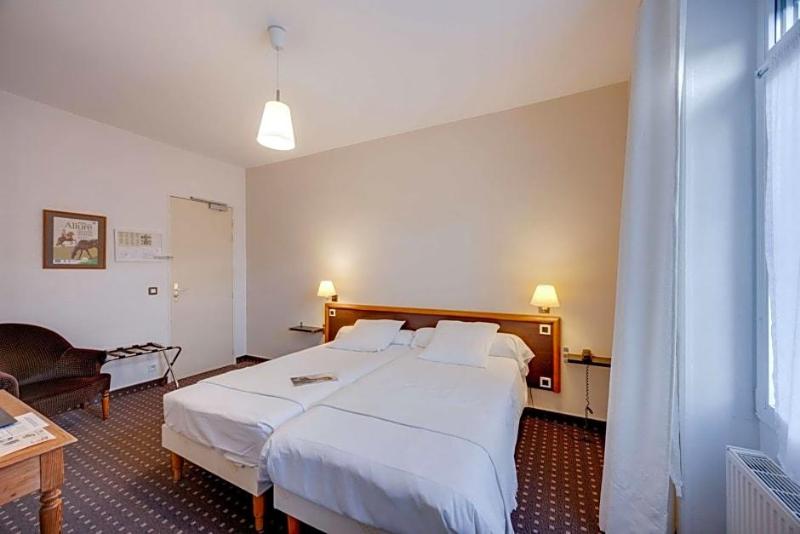 Nouvel Hotel image