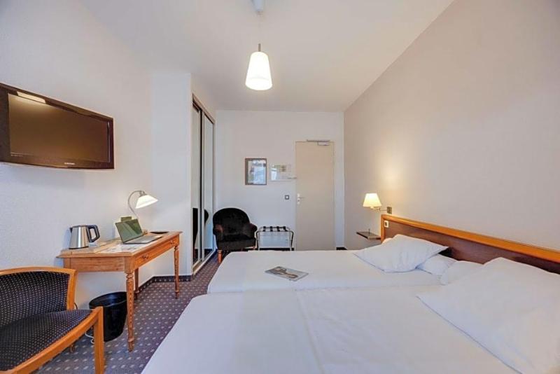 Nouvel Hotel image