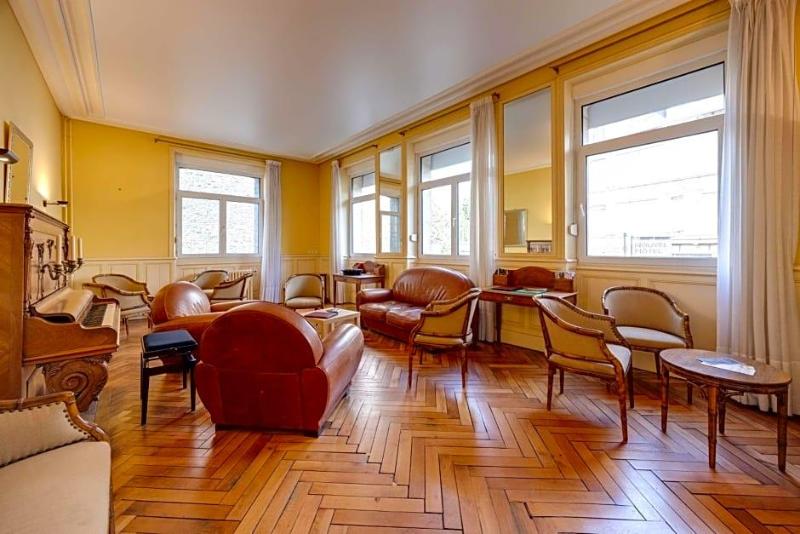 Nouvel Hotel image
