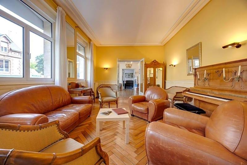 Nouvel Hotel image