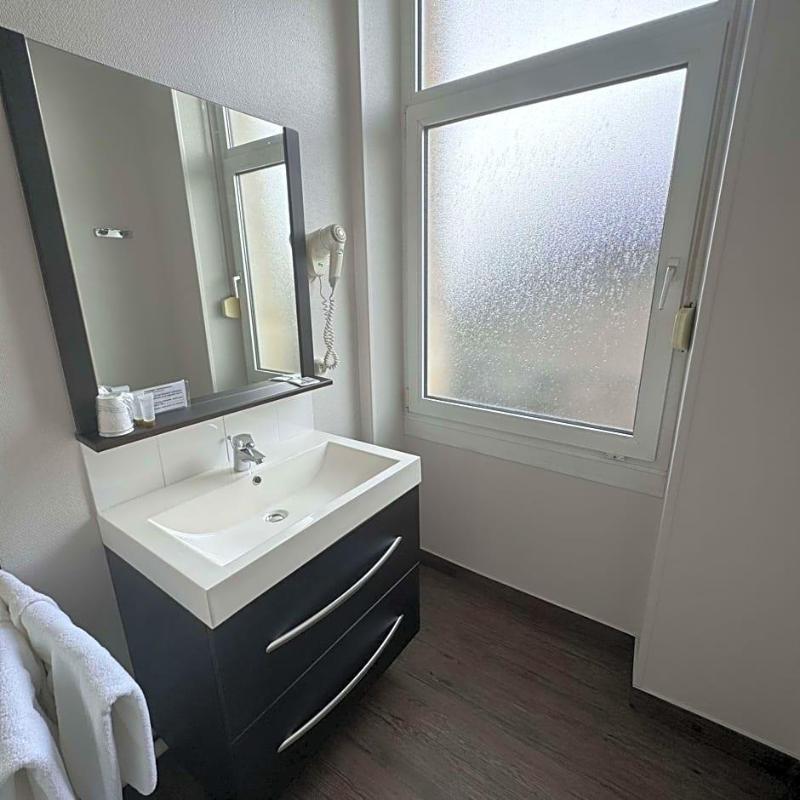 Nouvel Hotel image