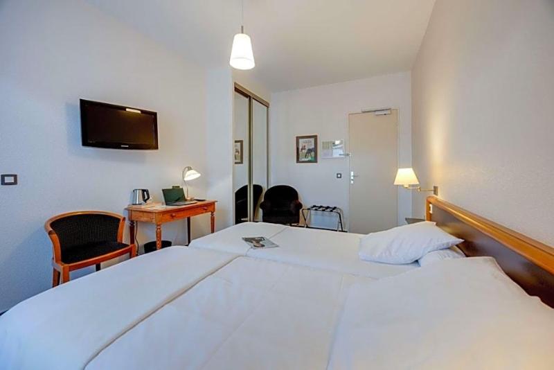 Nouvel Hotel image