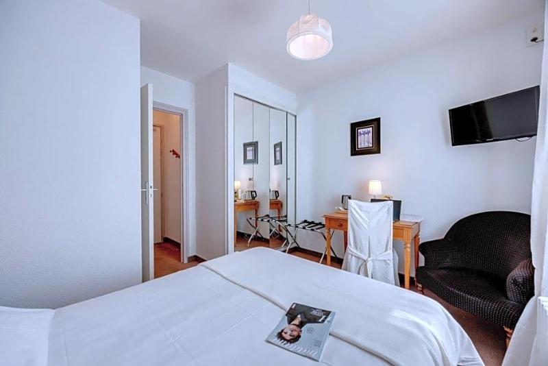 Nouvel Hotel image