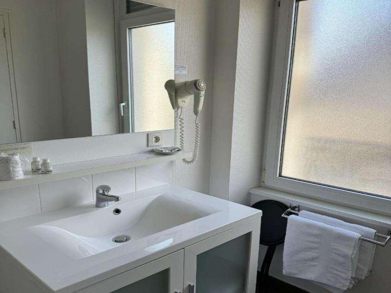 Nouvel Hotel image
