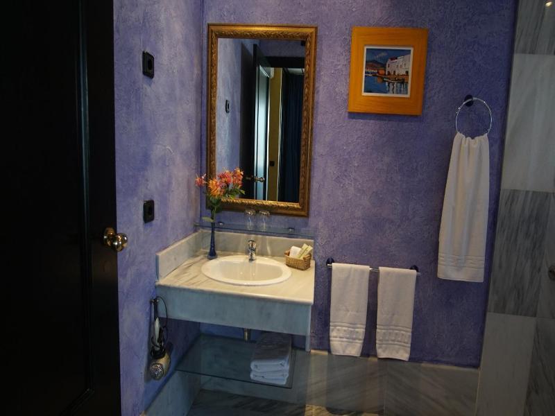 Hotel Tikar image