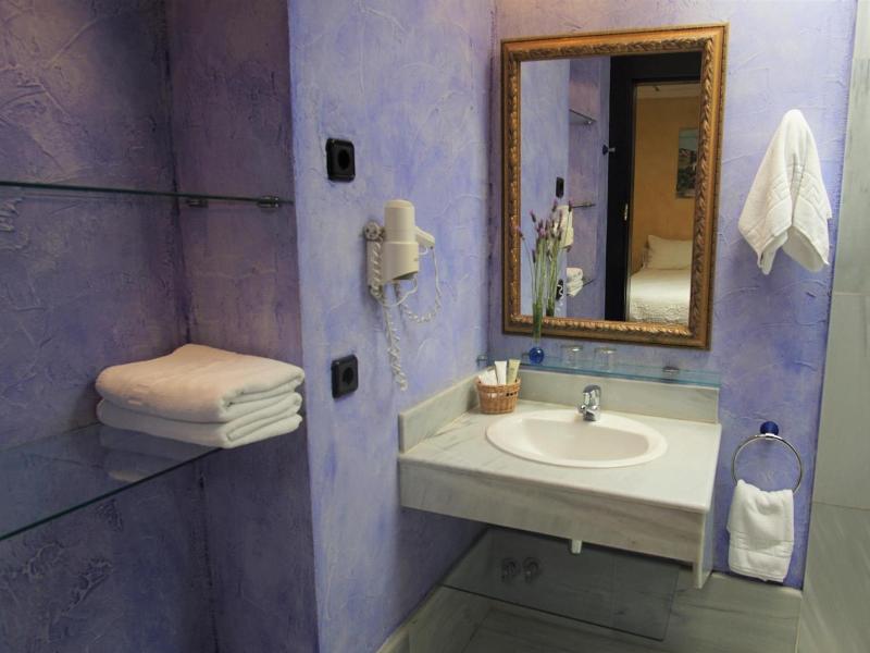 Hotel Tikar image