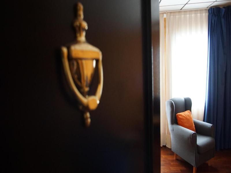 Hotel Tikar image