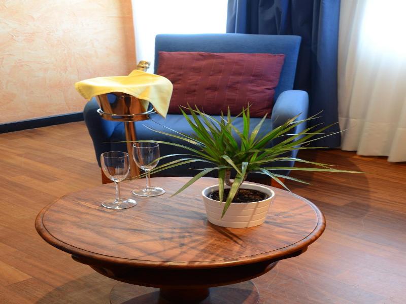 Hotel Tikar image