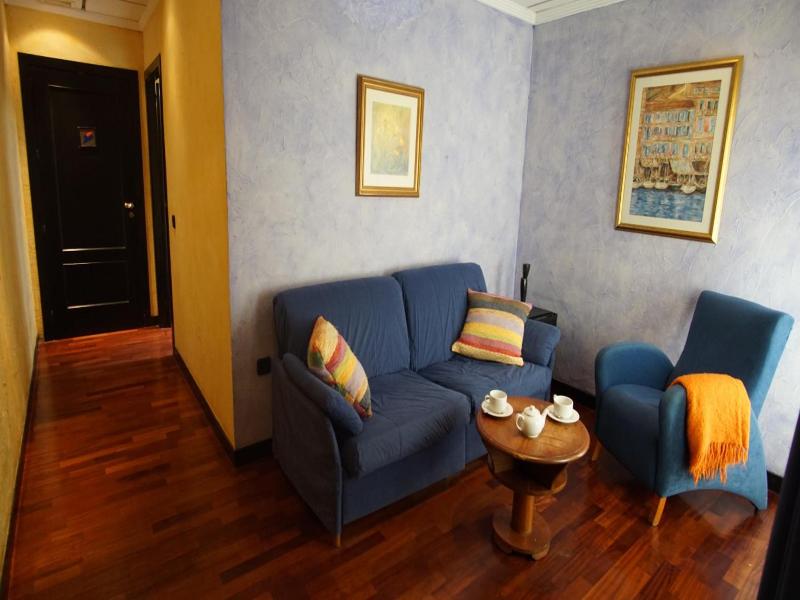 Hotel Tikar image