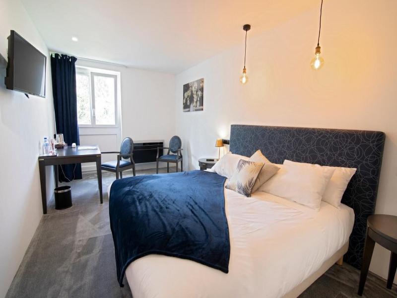 Brit Hotel Bomotel image