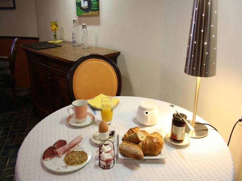 Brit Hotel Bomotel image