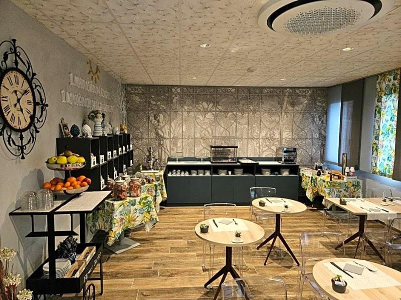 Hotel Euro image