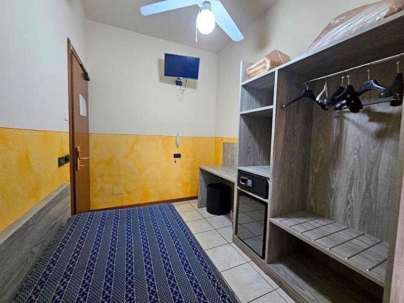 Hotel Euro image