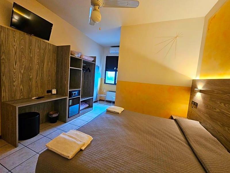 Hotel Euro image
