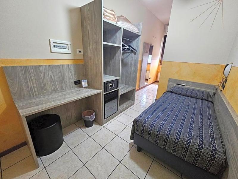 Hotel Euro image