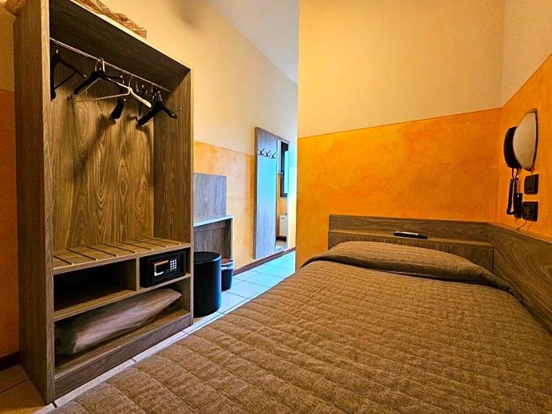 Hotel Euro image