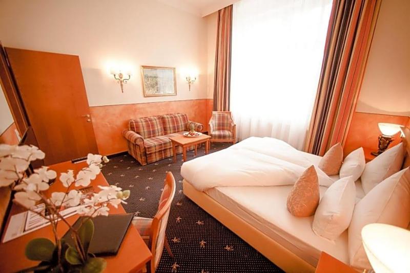 Schlosshotel Grunwald image