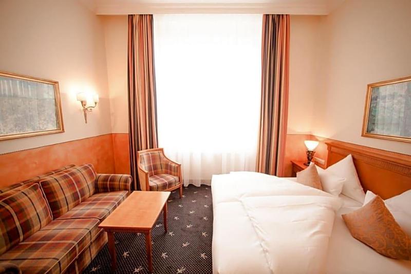 Schlosshotel Grunwald image