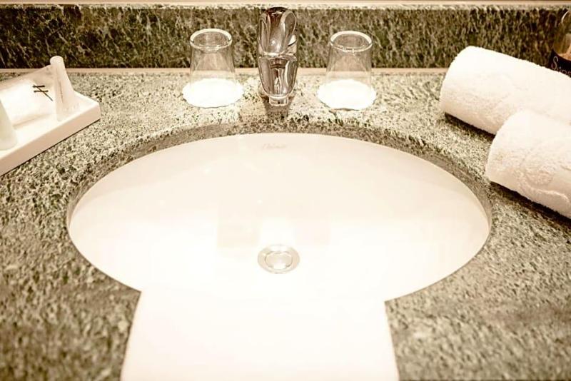Schlosshotel Grunwald image