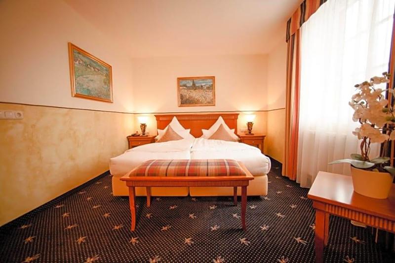 Schlosshotel Grunwald image