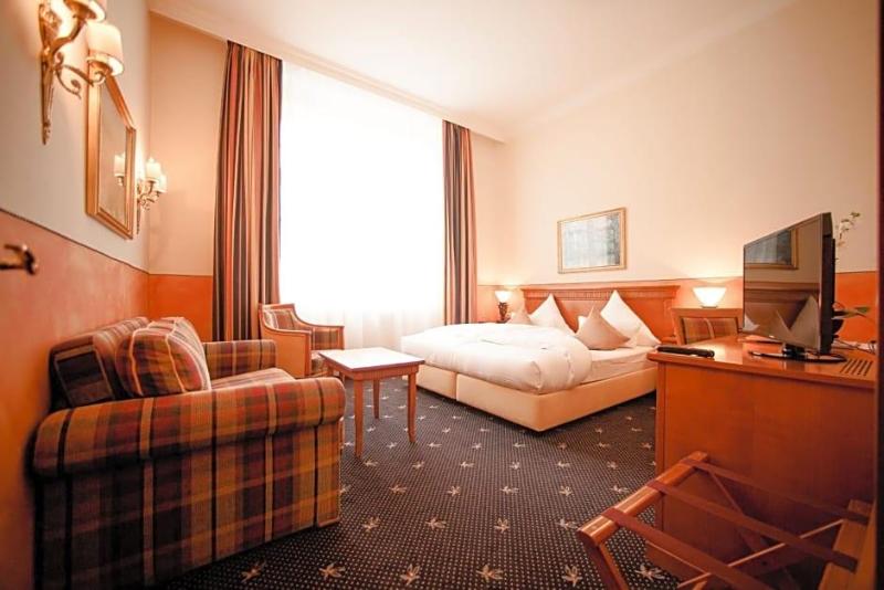 Schlosshotel Grunwald image