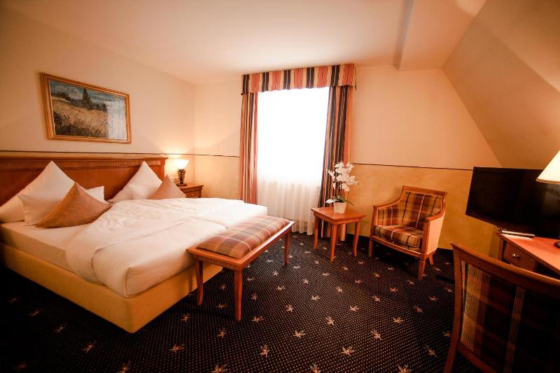 Schlosshotel Grunwald image
