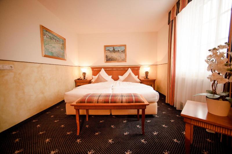 Schlosshotel Grunwald image