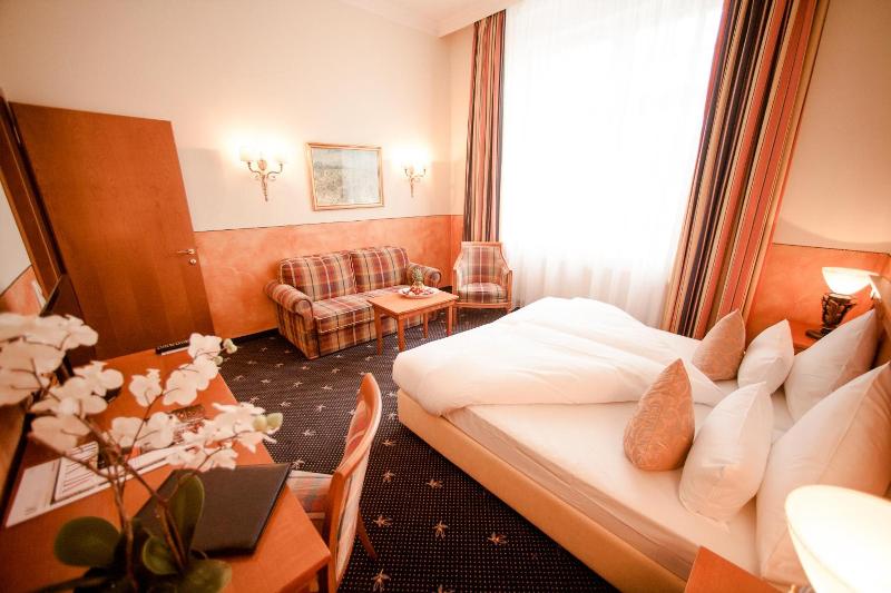 Schlosshotel Grunwald image
