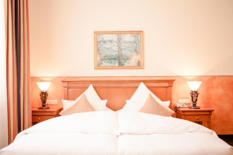 Schlosshotel Grunwald image
