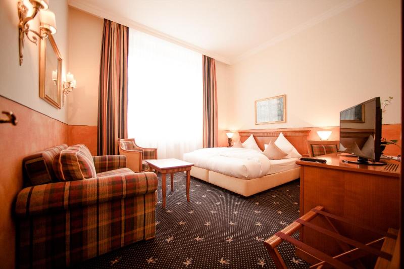 Schlosshotel Grunwald image